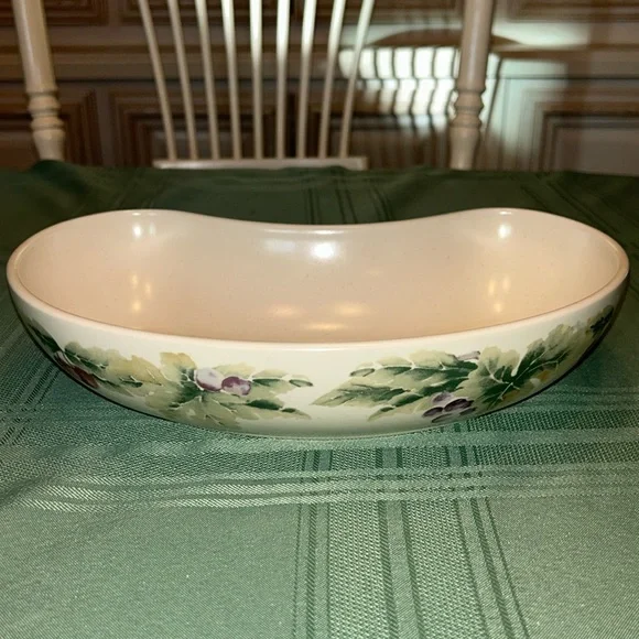 Pfaltzgraff Kitchen Pfaltzgraff Jamberry Kidney Shaped Bowl